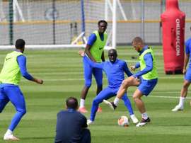 N'golo Kanté estava treinando em casa por receio da pandemia.