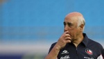El hombre que reactivó el fútbol chileno se enfrenta a su partido más difícil