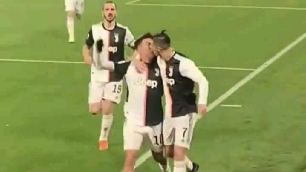 Ronaldo And Dybala S Kiss That Sent The Internet Into Meltdown Besoccer