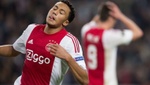 El Ajax celebra la renovación de Riedewald hasta 2020