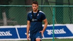 Santiago Giménez llama la atención de Caixinha