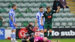 ¡Tremendo susto! Un árbitro cae desplomado en mitad de un partido