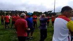 Un club contrató a dos entrenadores y ¡al verse casi llegan a las manos!