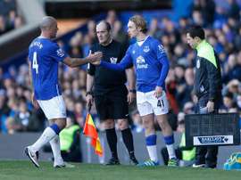 Tom Davies ya sabe lo que es jugar con la primera plantilla del Everton. Archivo/AFP/EFE