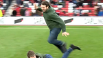 Se cabrea en un concurso del Sunderland y las redes arden