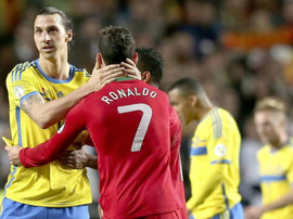 Zlatan Ibrahimovic e Cristiano Ronaldo estão na lista dos maiores artilheiros da Eurocopa. EFE